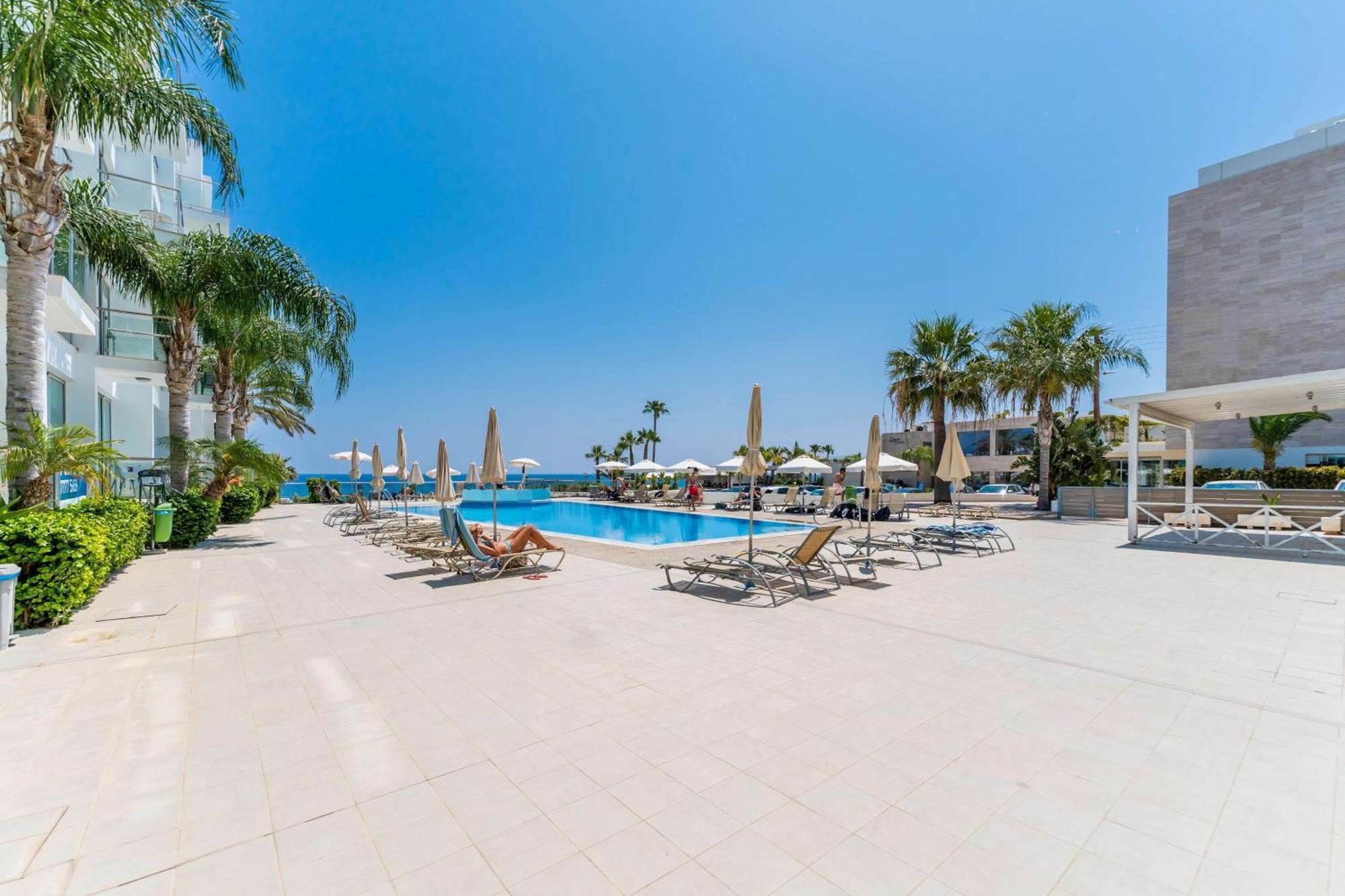 Diana - Coralli Beachfront Apartment Protaras Exteriér fotografie